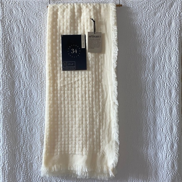 Artisan 34 Knit Throw Blanket 50" x 60" - Picture 3 of 8